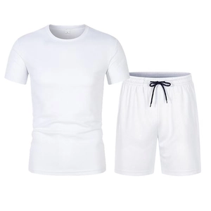 Détail du tissu en mesh blanc respirant sur l'ensemble de sport à séchage rapide pour hommes