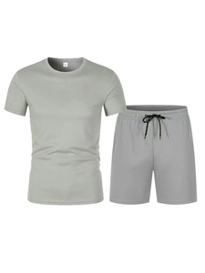 Ensemble de sport pour hommes en maille grise respirante avec t-shirt et short à cordon