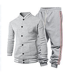Ensemble veste baseball grise homme avec col rayé et pantalon de jogging assorti