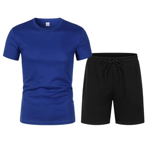 Ensemble sport homme avec t-shirt en maille bleu roi et short noir à cordon de serrage
