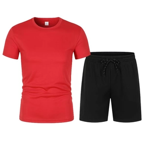 Ensemble sport d'été homme avec t-shirt rouge en mesh et short noir à cordon de serrage