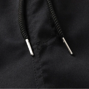 Herren Baumwoll Cargo Shorts in Schwarz mit Kordelzug und silbernen Metallenden