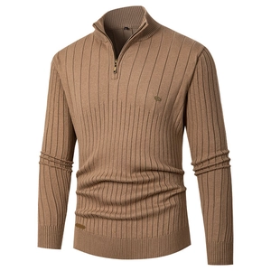 Pull en maille côtelée marron pour homme avec col montant zippé et manches longues ajustées