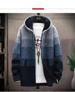 Dettaglio del cardigan con cappuccio da uomo con sfumatura e fodera in pile spessa