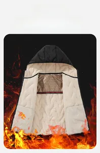 Detail van winterjas met warme lamswollen voering en thermische warmtereflecterende voering