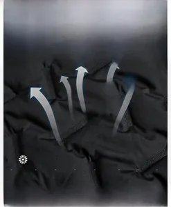 Macro-opname van ademende zwarte fleece stof met honingraatstructuur en zachte finish