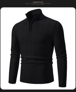 Gros plan d'un pull noir à demi-zip montrant la texture tricotée et les poignets côtelés