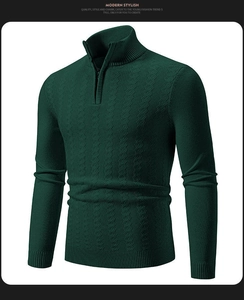Détail des torsades et de la fermeture éclair sur un pull pour homme vert foncé