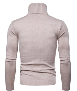 Dettaglio del collo alto a costine e della trama in maglia slim fit sulla schiena