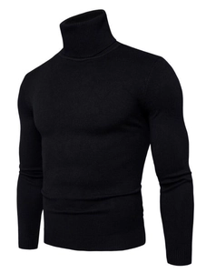 Dettaglio ravvicinato del dolcevita nero slim fit che mostra la trama della maglia a coste