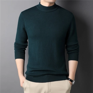 Maglione da uomo verde scuro con lupetto e polsini a coste stile casual chic