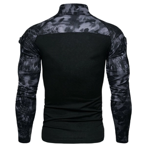 Vue arrière du t-shirt tactique d'extérieur avec manches camouflage gris et corps noir