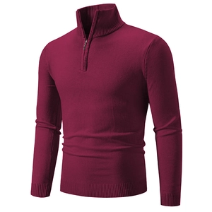 Herren Strickpullover in Weinrot mit halbem Reißverschluss, Stehkragen und Rippbündchen