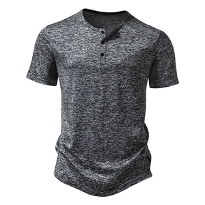T-shirt Henley da uomo grigio spazio con abbottonatura a tre bottoni e maniche corte classiche