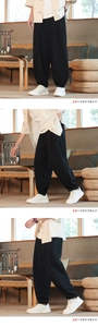 Dettaglio dei pantaloni larghi in cotone e lino neri con coulisse in stile zen