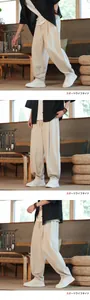 Dettaglio della vita con coulisse dei pantaloni larghi da uomo in lino e cotone stile Zen