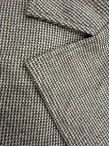 Gros plan du tissu épais en laine mélangée à motif pied-de-poule pour manteau homme