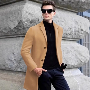 Manteau mi-long classique en laine de couleur camel pour homme avec revers cranté
