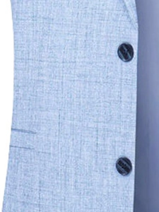 Détail macro du blazer homme bleu-gris avec tissage texturé et fermeture à deux boutons