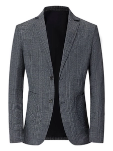 Détail du blazer gris à carreaux Prince de Galles avec revers cranté et deux boutons