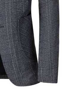 Détail du motif à carreaux subtils et de la couture de la poche sur un blazer gris