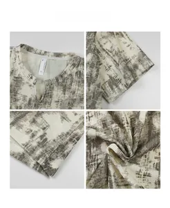 Vues détaillées du t-shirt tie-dye à col en V montrant la texture côtelée et la couture