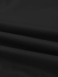 Primer plano de la textura de malla negra duradera con tejido de poliéster de alta densidad