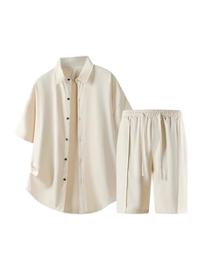 Ensemble d'été beige pour homme avec chemise à manches courtes et short en tissu frais