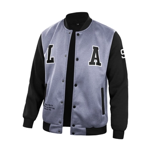 Giacca varsity in maglia bicolore retrò con toppe LA e chiusura a bottoni
