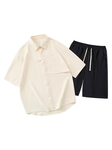 Ensemble d'été pour hommes avec chemise beige texturée et short noir à cordon de serrage