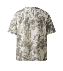 Détail du dos du t-shirt tie-dye à col en V avec motifs gris abstraits et coupe oversize
