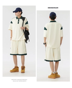 Vue avant et arrière de l'ensemble de sport d'été polo et short beige et vert pour hommes