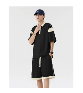 Détails de l'ensemble polo et short pour homme avec coutures contrastées en maille d'été