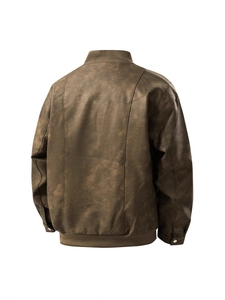 Vista posterior de una chaqueta bomber marrón vintage para hombre con cuello y bajo de canalé