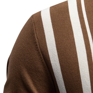 Polo en tricot pour homme à manches courtes avec rayures blanches sur fond marron