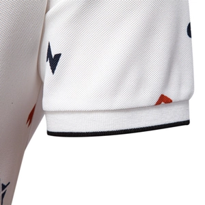Polo pour homme en coton blanc avec imprimé géométrique et finitions en bord-côte