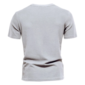 Vista posteriore di una t-shirt da uomo grigia premium con trama a nido d'ape