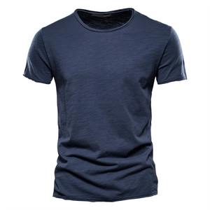 Slim fit men's slub cotton t-shirt in navy blue featuring a classic round neckline