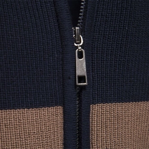 Men's knit cardigan featuring a high-quality metal zipper and contrast color design