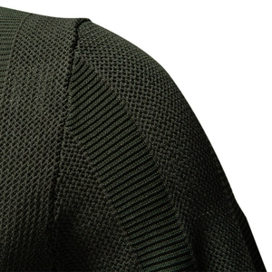 Polo da uomo in maglia a righe verde oliva con trama a nido d'ape traspirante