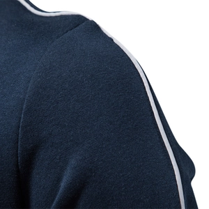 Sweat-shirt pour hommes bleu foncé à col montant avec liseré blanc sur l'épaule