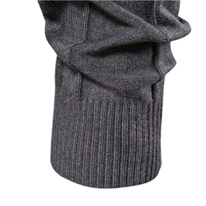Maglione da uomo a collo alto con trama a maglia a righe e polsini elastici a coste