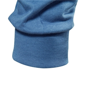 T-shirt uomo a maniche lunghe blu navy in cotone con dettaglio del polsino a coste e trama