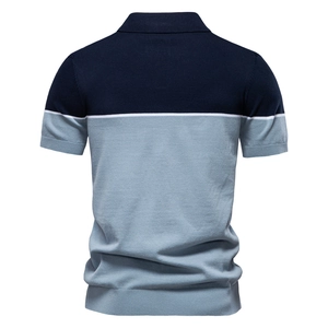 Polo en tricot à manches courtes pour homme avec design bicolore bleu marine et bleu clair