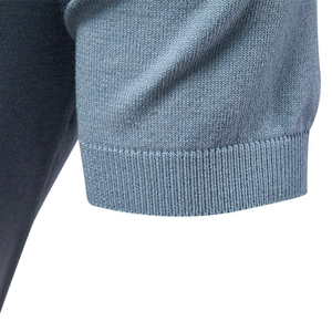 POLO en maille à manches courtes pour hommes avec poignets côtelés et texture fine