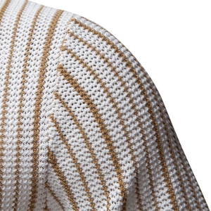 Polo da uomo in maglia a righe gialle e bianche con dettaglio della spalla testurizzata