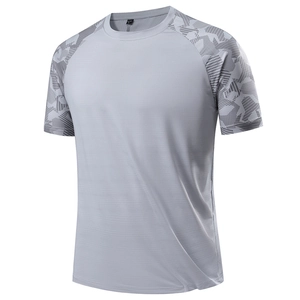 Herren Sport-T-Shirt in Hellgrau, schnelltrocknend, Raglan-Tarnärmel und Mesh-Struktur