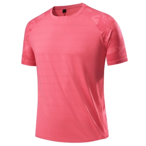 Atmungsaktives Herren Sport-T-Shirt in Korallenrosa mit schnelltrocknendem Netzgewebe