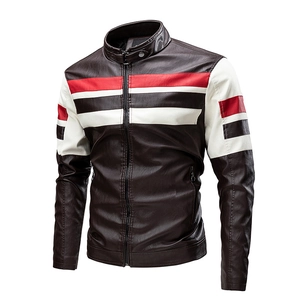 Herren Motorradjacke aus schwarzem Kunstleder mit rot-weißen Streifen im Retro-Sport-Stil