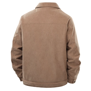 Detailansicht der Rückentextur und Nähte einer Herren-Cordjacke in Braun für den Winter